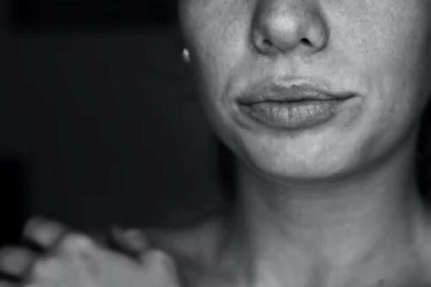 EMOTIONNEL - DENTS SERREES - DIFFICULTE A RESPIRER - BRUXISME